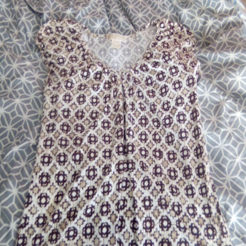 Mk top never been worn very comfortable